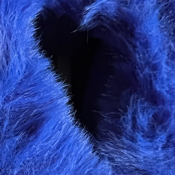 NWT size K13  soft brilliant sapphire/ chartreuse accent nail faux fur slippers - Picture 5 of 8